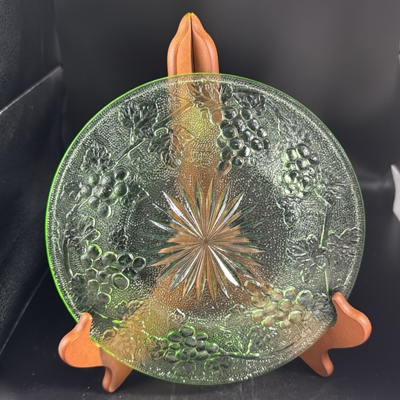 Vintage Green Glass Grapevine Plate - Picture 3 of 4